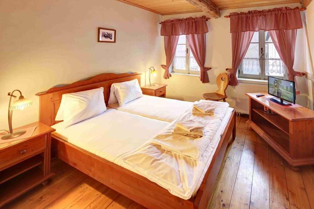 Hradni Basta Hotel Bečov nad Teplou Eksteriør billede