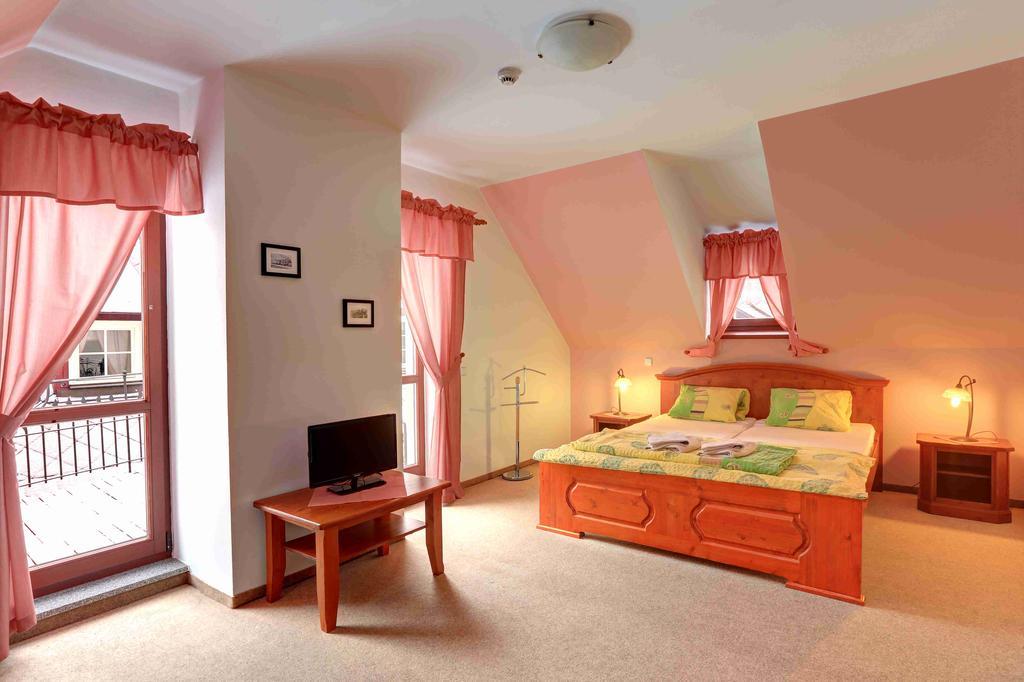 Hradni Basta Hotel Bečov nad Teplou Eksteriør billede