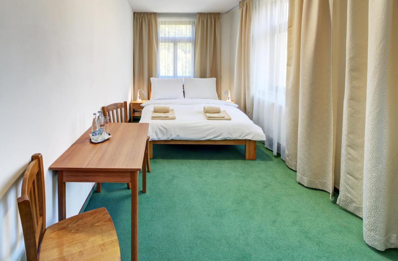 Hradni Basta Hotel Bečov nad Teplou Eksteriør billede